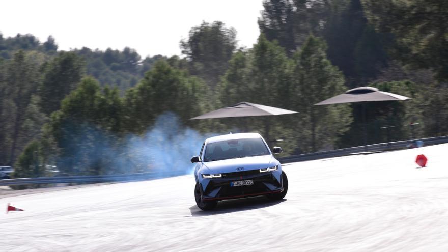 Guía práctica para comprar el mejor coche deportivo eléctrico