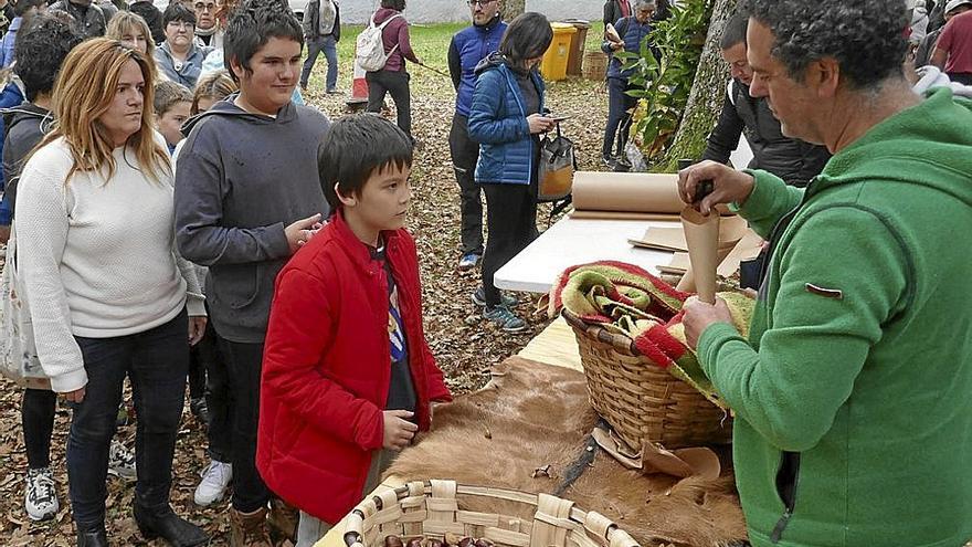 El domingo se podrán degustar  castañas asadas de Basaburua.  | FOTO: N.M. El domingo se podrán degustar  castañas asadas de Basaburua.  | FOTO: N.M.