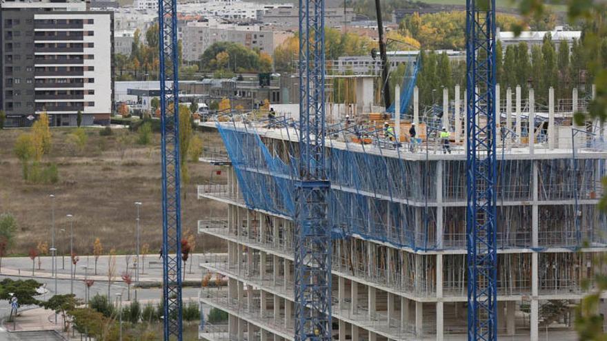 Un edificio en construcción, en la Comarca de Pamplona.