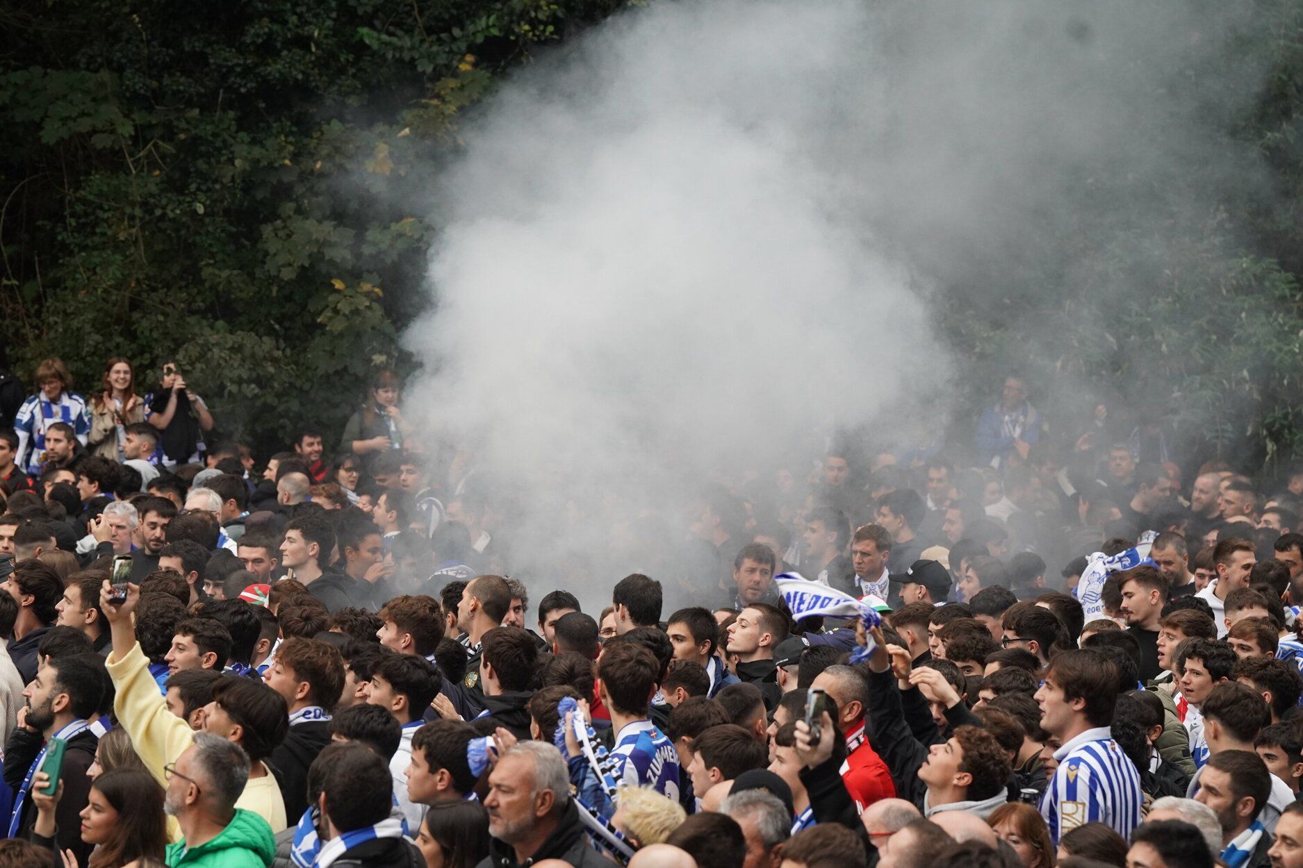 Recibimiento antes del derbi