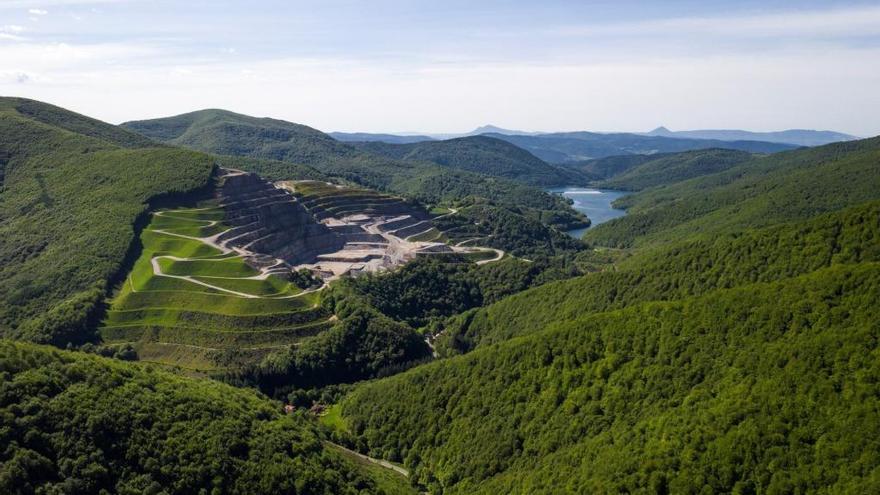 Vista de la cantera de Magnesitas Navarras.