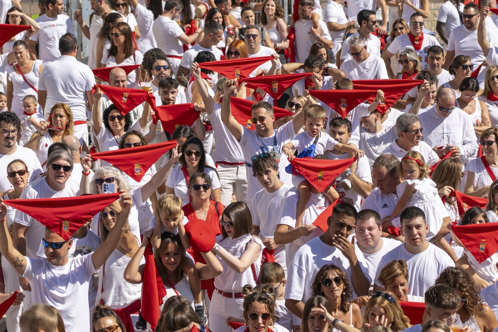 Fotos del cohete de fiestas de Milagro 2025
