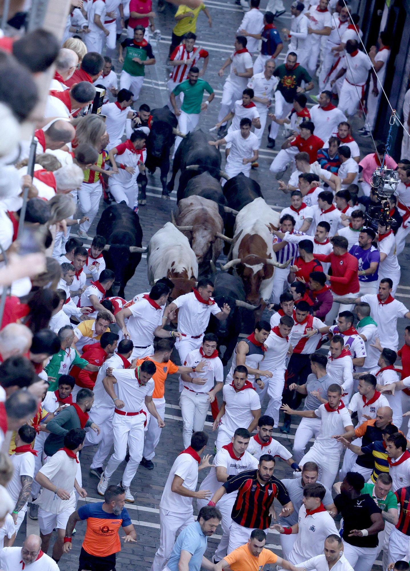 Fotos del octavo encierro de San Fermín con toros de Miura