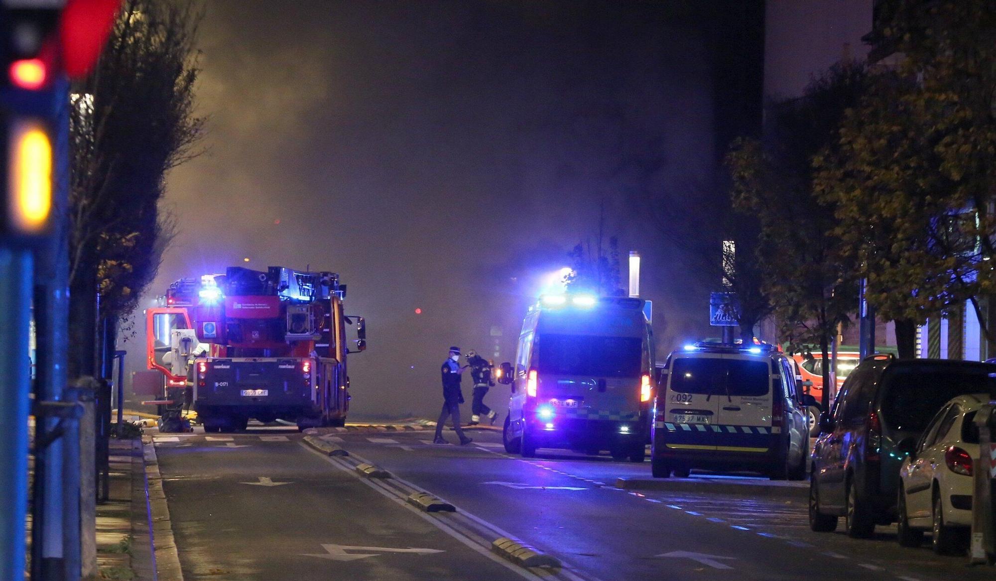 Fotos del incendio de un bazar en la Rochapea