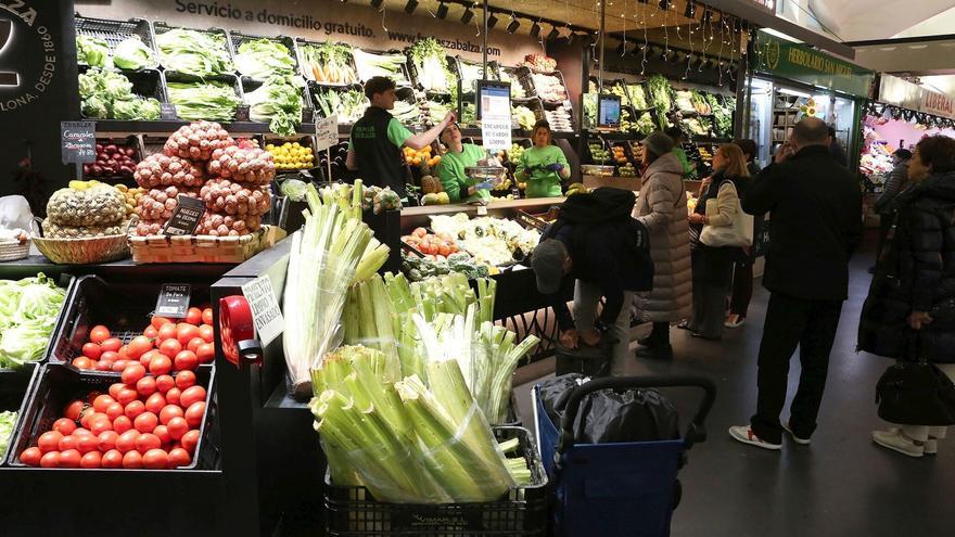 Frutas Zabalza: "Todos se llevan el cardo preparado porque ya casi nadie sabe limpiarlo"
