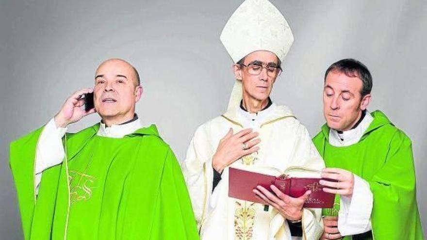Antonio Resines (Paco y Ángel) y Antonio Molero (Julián) flanquean a César Sarachu, el obispo.