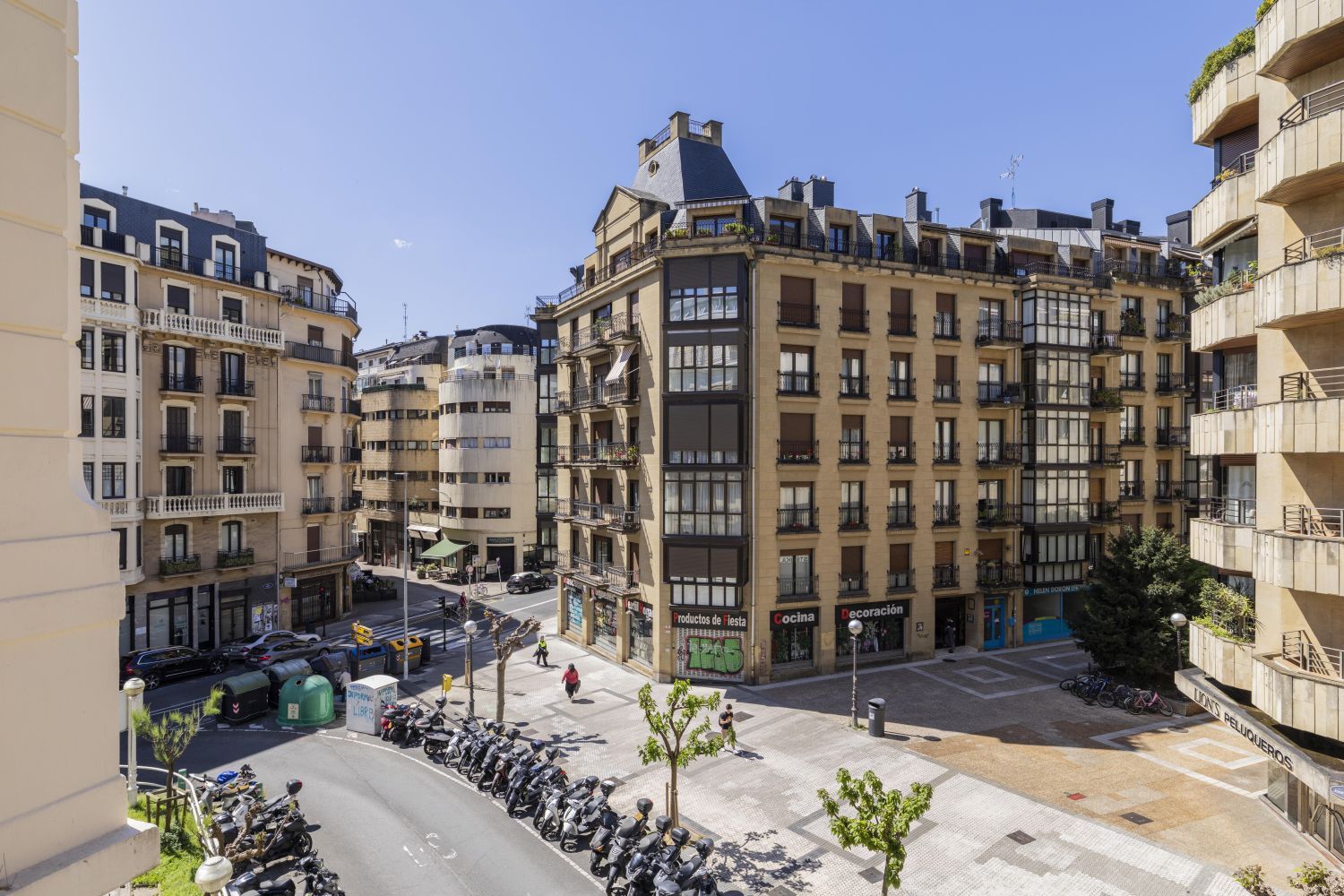 Magnífica propiedad en venta ubicada en un edificio señorial, situada en una de las zonas más elegantes del céntrico barrio de Gros