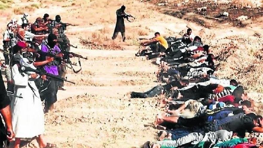 Matanza de jóvenes, probablemente soldados del Ejército iraquí, por parte de la milicia suní.