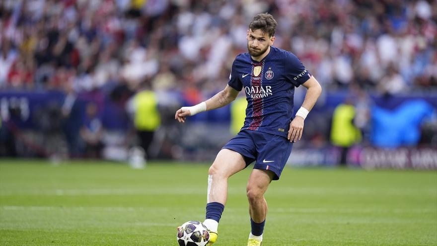 Khvicha Kvaratskhelia, del PSG, elegido 'Jugador de la temporada' en la Champions 2025/26