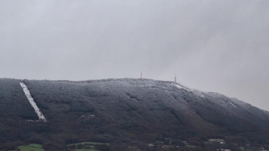 La nieve llega hasta la costa de Gipuzkoa: Jaizkibel amanece nevado