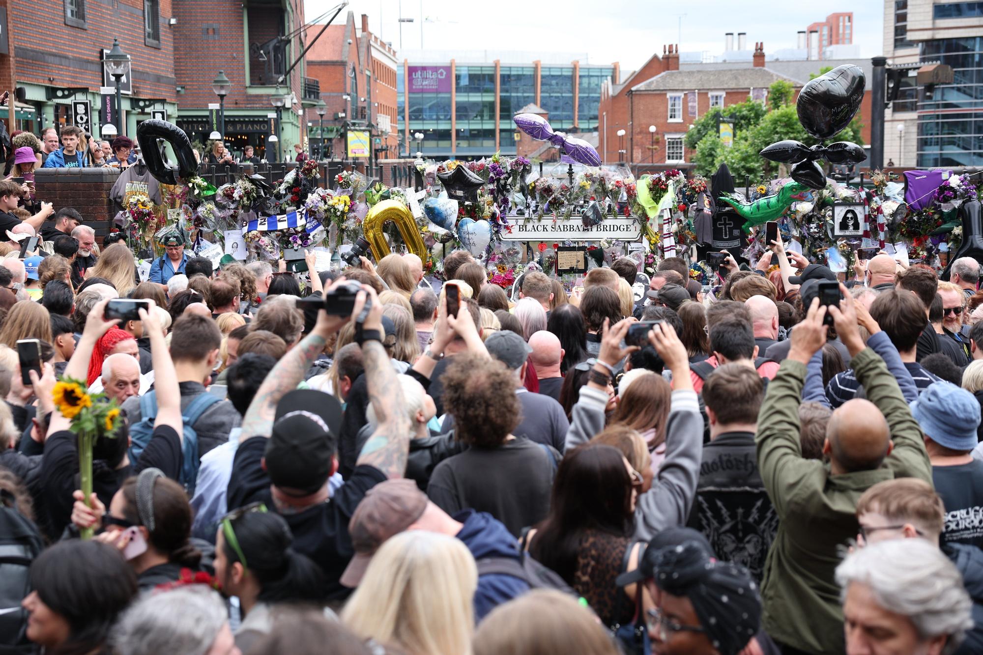 Multitudinario funeral de Ozzy Osbourne en Birmingham