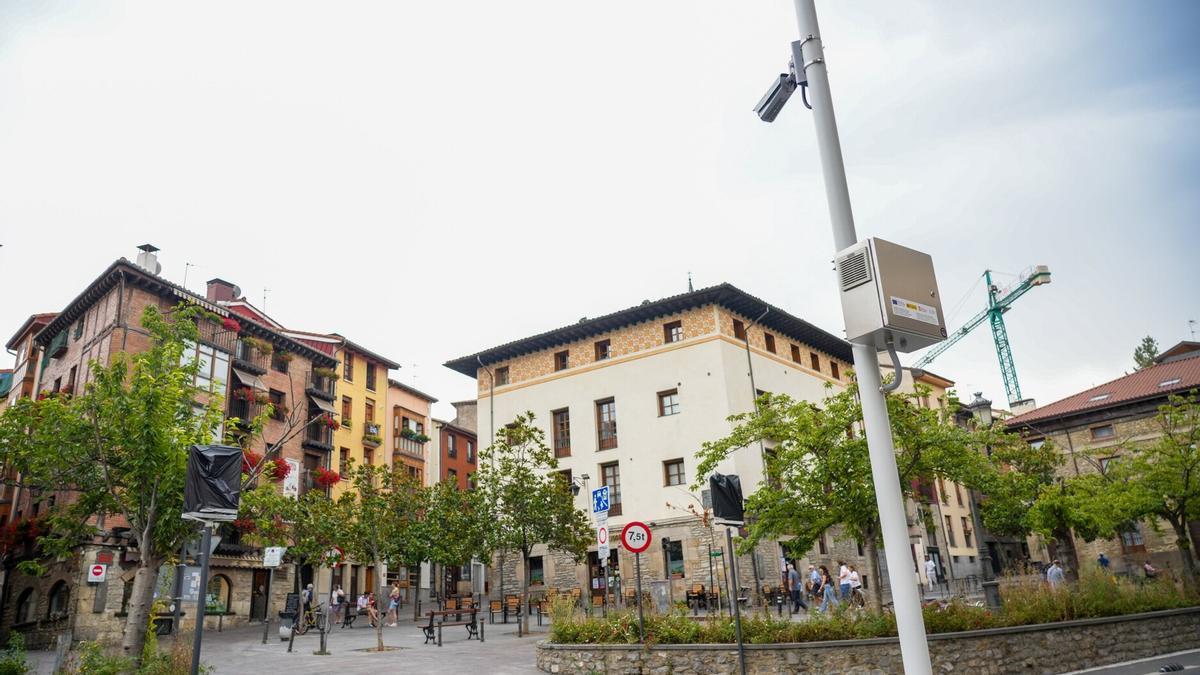 Señalización de la entrada por Aldabe a la zona de bajas emisiones (ZBE).