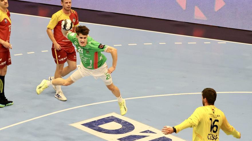 El Bidasoa logra ante el Atlético Valladolid la mejor victoria en el momento más oportuno