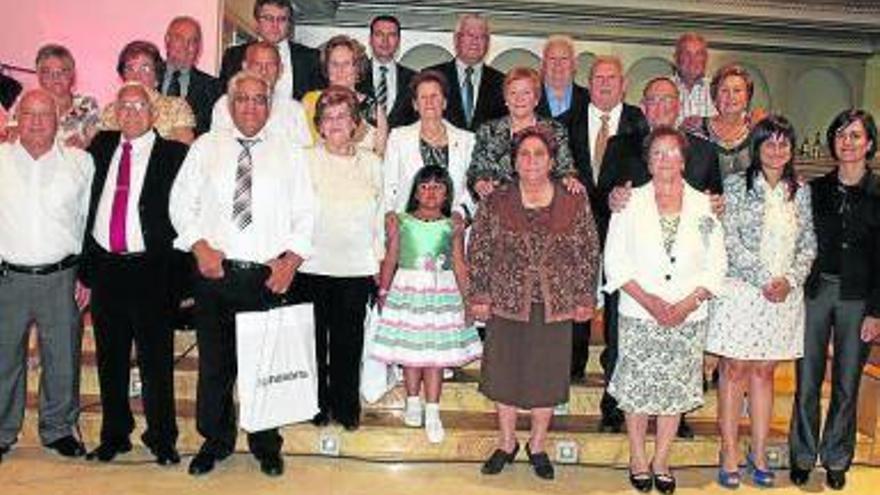 Homenajeados, familiares y alcaldesa de Cintruénigo.