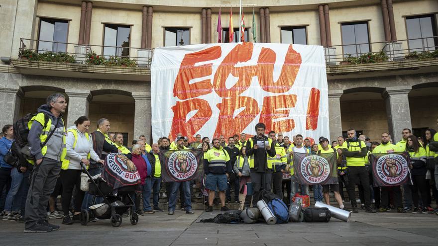 Los trabajadores de Maderas Llodio ponen fin a su encierro apelando a Diputación y Gobierno