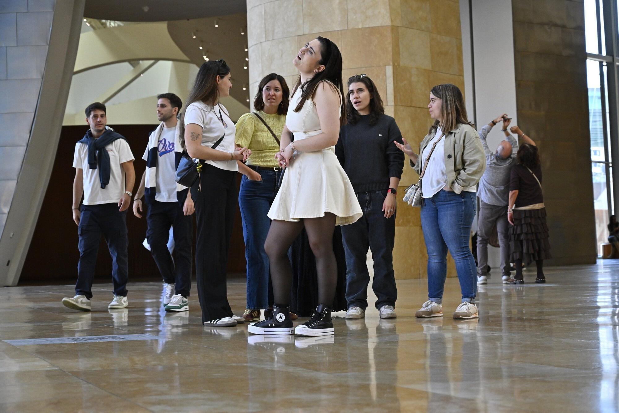 El Museo Guggenheim acoge a miles de visitantes en su 28º cumpleaños