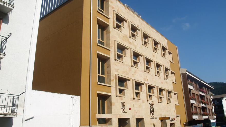 Aretxabaleta pone en marcha una escuela de padres y madres centrada en la adolescencia