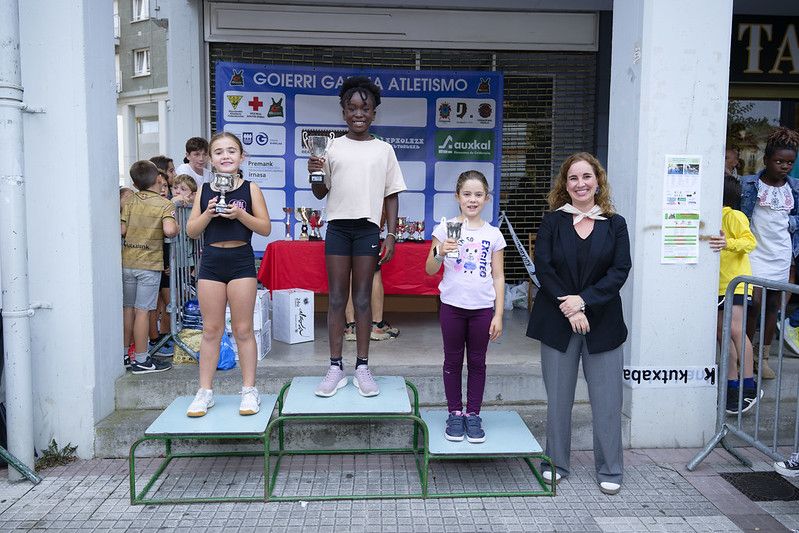 Castellers, gigantes y carrera popular en las Agorreko Santikutzak de Legazpi