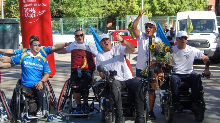 Los héroes de CaMinus llegan a Getafe tras una travesía en silla de ruedas desde Vitoria