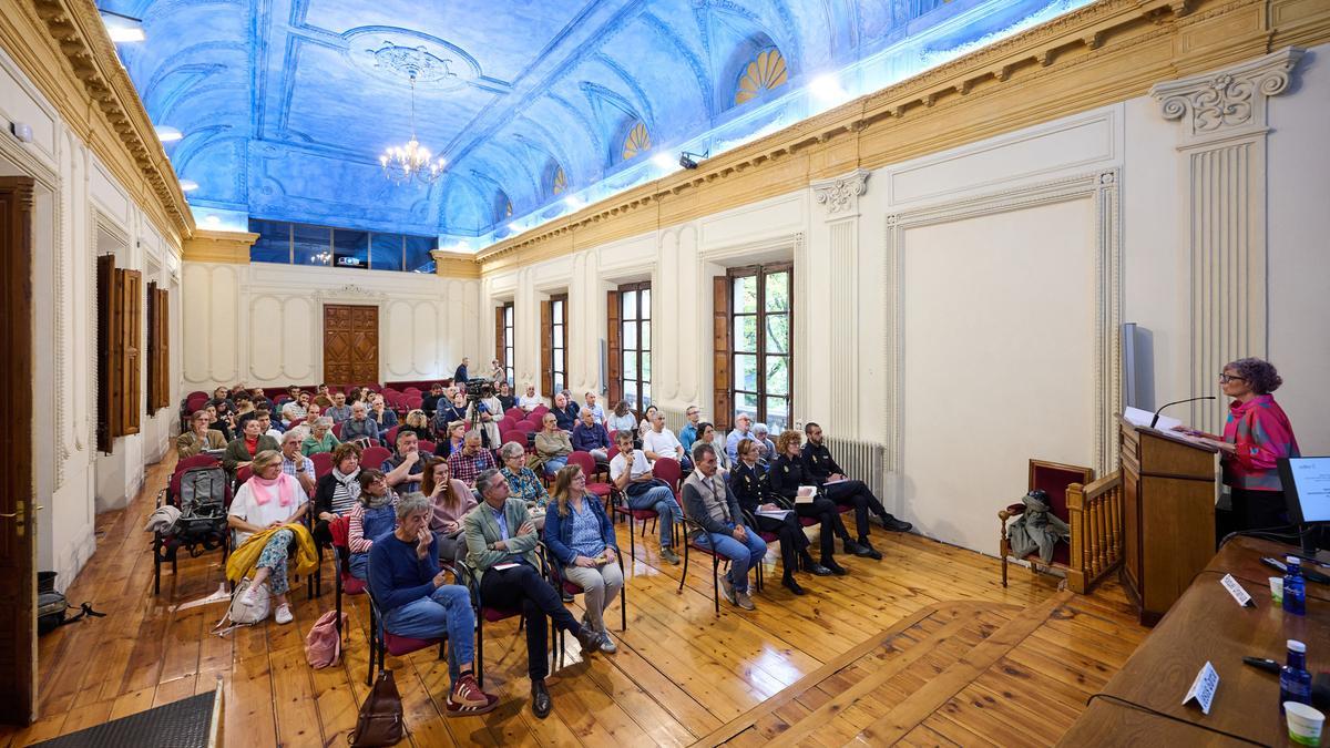La consejera Esnaola, durante su intervención.
