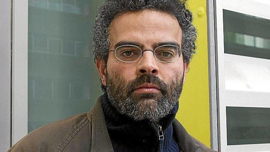 El escritor portugués Gonçalo M. Tavares.