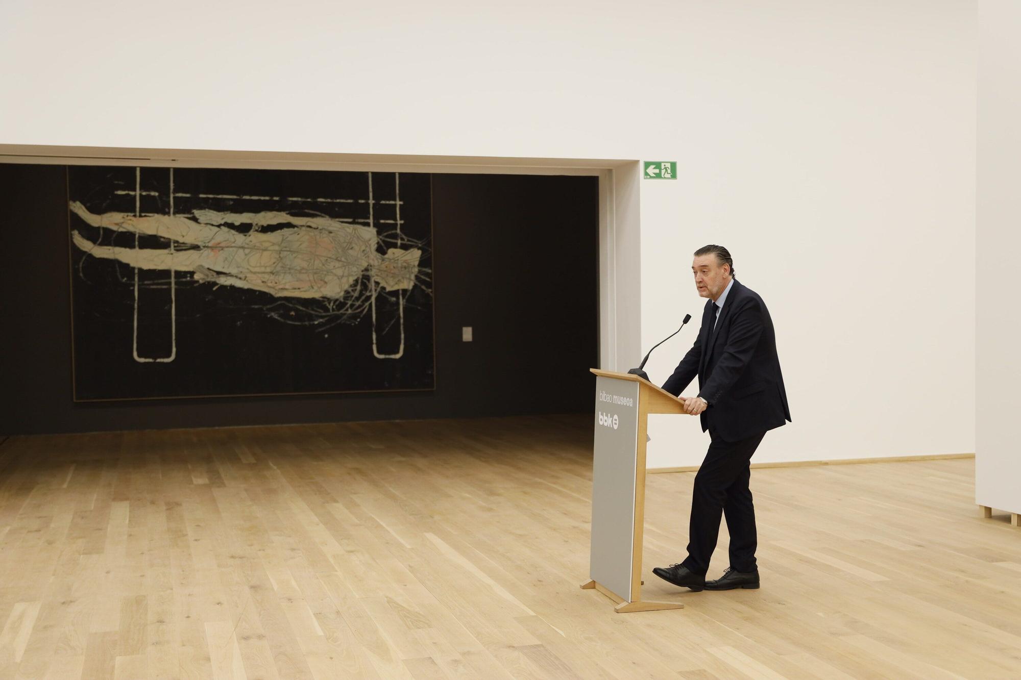 El edificio moderno del Bellas Artes reabre con Baselitz, el artista que decidió pintar el mundo al revés