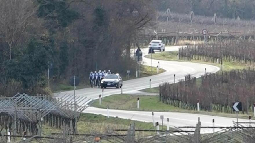 Un coche dispara contra un equipo de ciclistas durante un entrenamiento y se da a la fuga