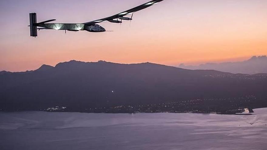 El avión Solar Impulse II bate dos récords mundiales