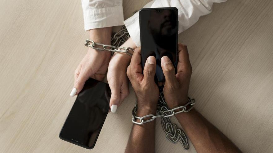 Sare sozialen intrusismoa aztertuz