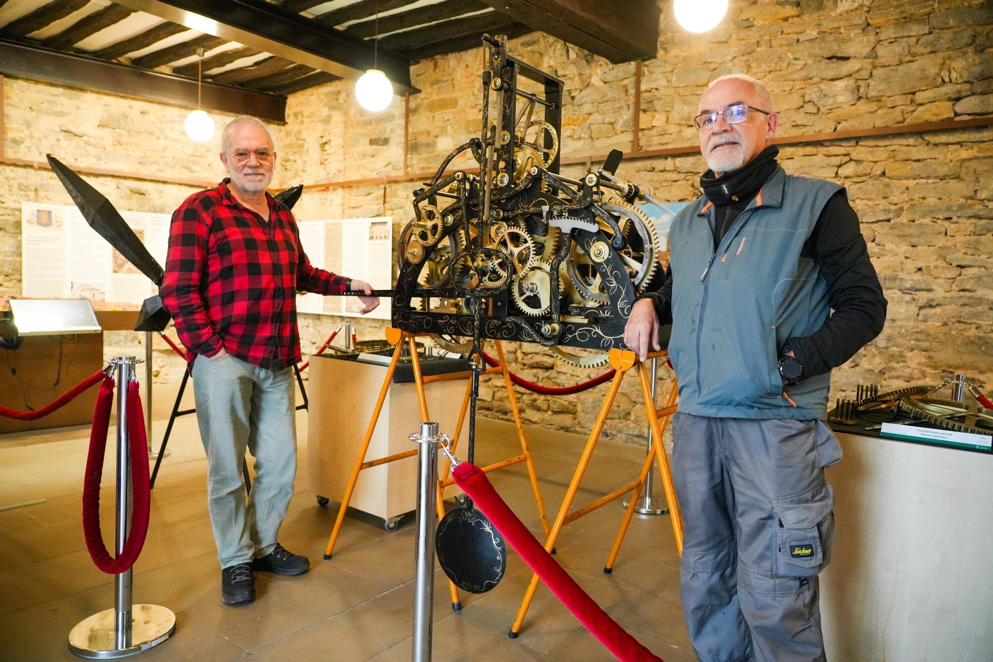 En imágenes: Exposición de la maquinaria del reloj de la torre de San Miguel