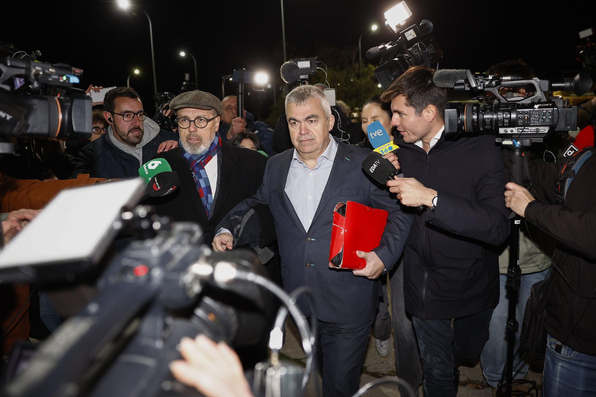 Fotos de la salida de Santos Cerdán de la cárcel de Soto del Real