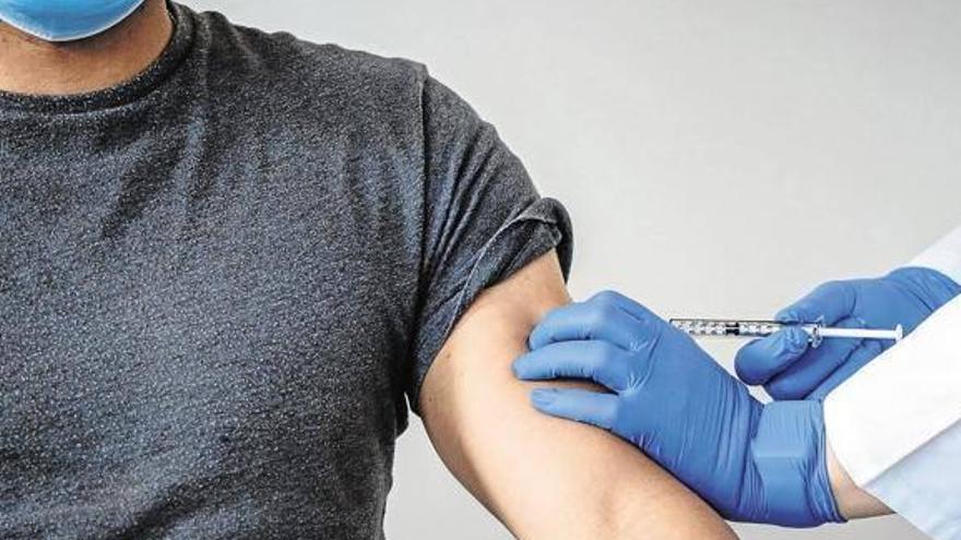 Detenido cuando intentaba recibir la novena dosis contra el coronavirus