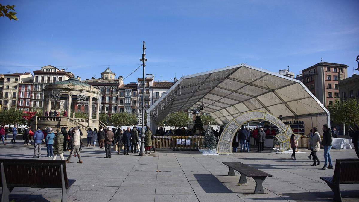La pista de hielo vuelve este año a la Plaza del Castillo, y se inaugura este sábado.