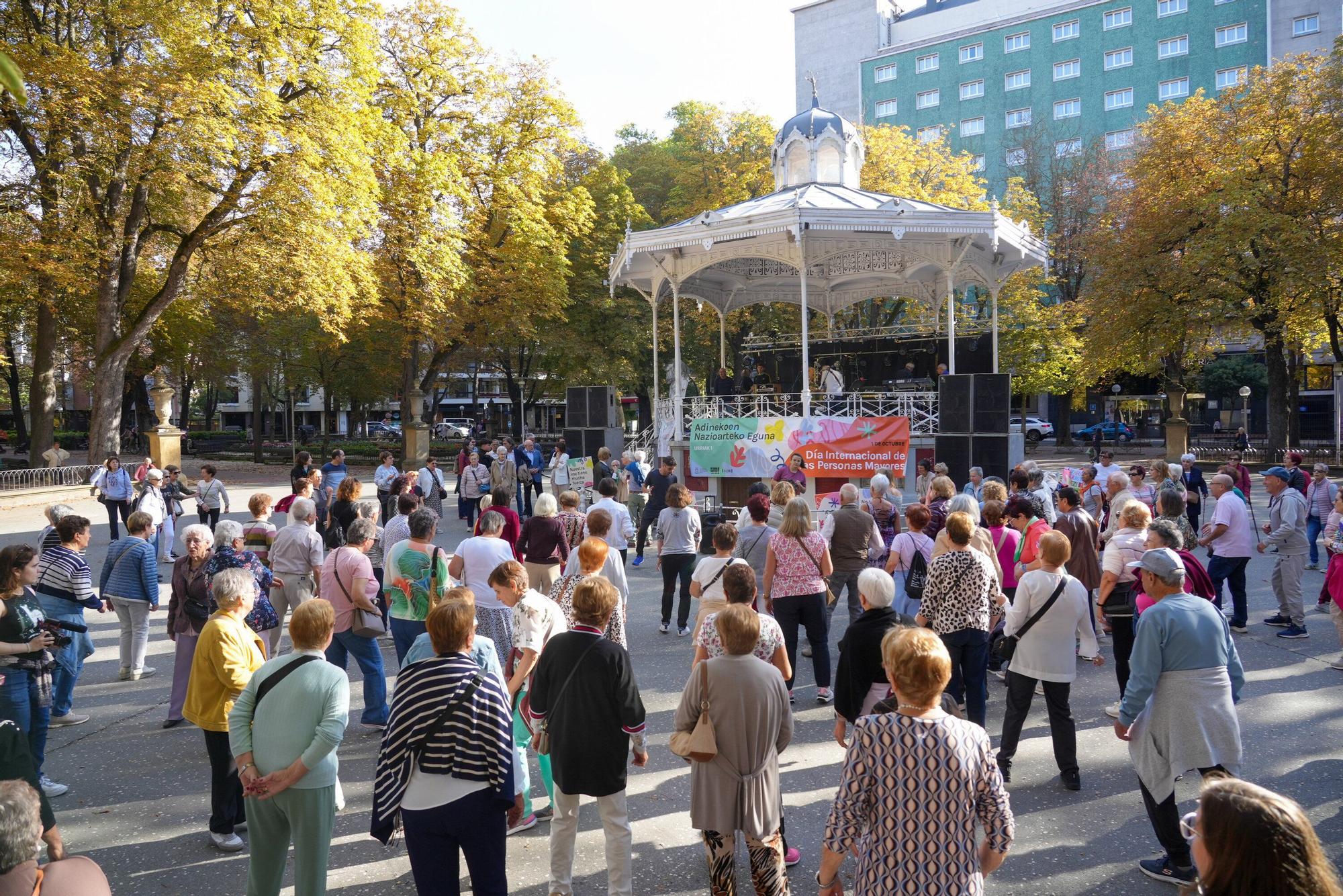 En imágenes: Celebración en Vitoria-Gasteiz del 35º aniversario del Día Internacional de las Personas Mayores
