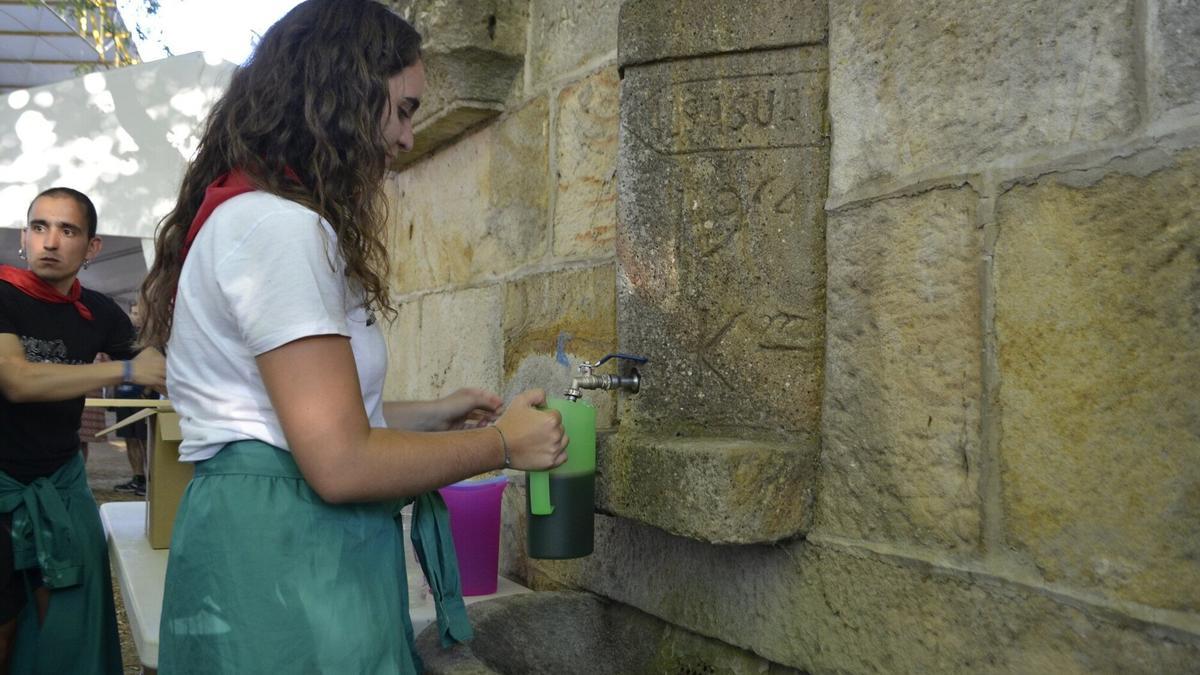 Celedón regala vino en Zalduondo antes de partir a la capital