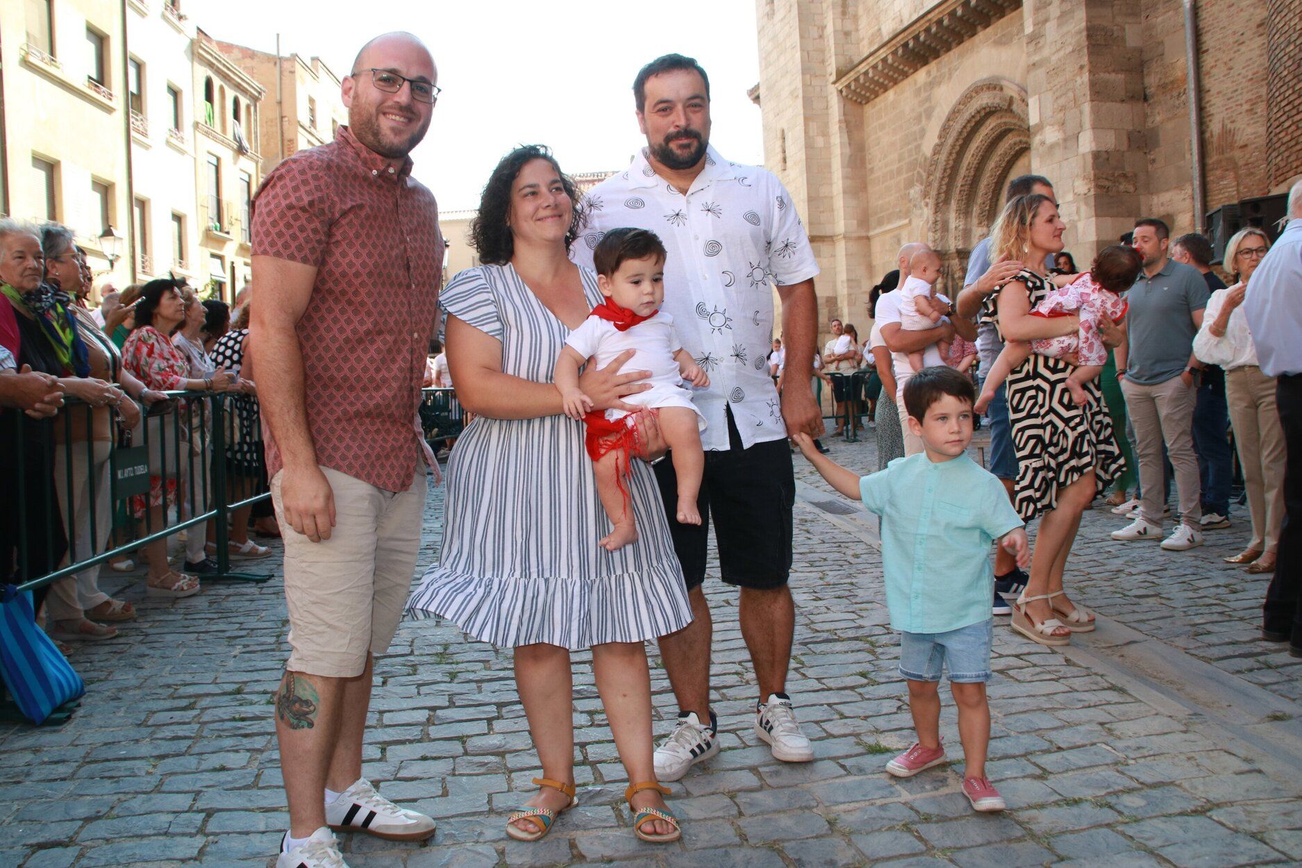 Fotos de la imposición del pañuelo de fiestas de Tudela a los nacidos en 2024