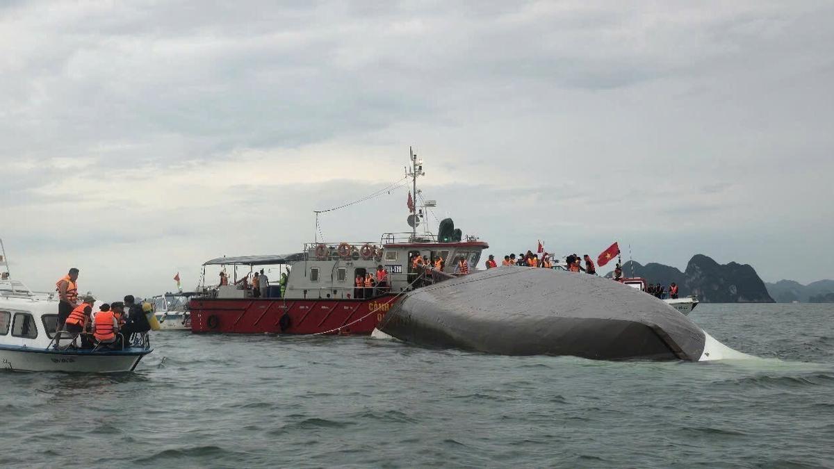 Al menos 34 personas han muerto tras volcar una embarcación en la bahía de Ha Long, en Vietnam