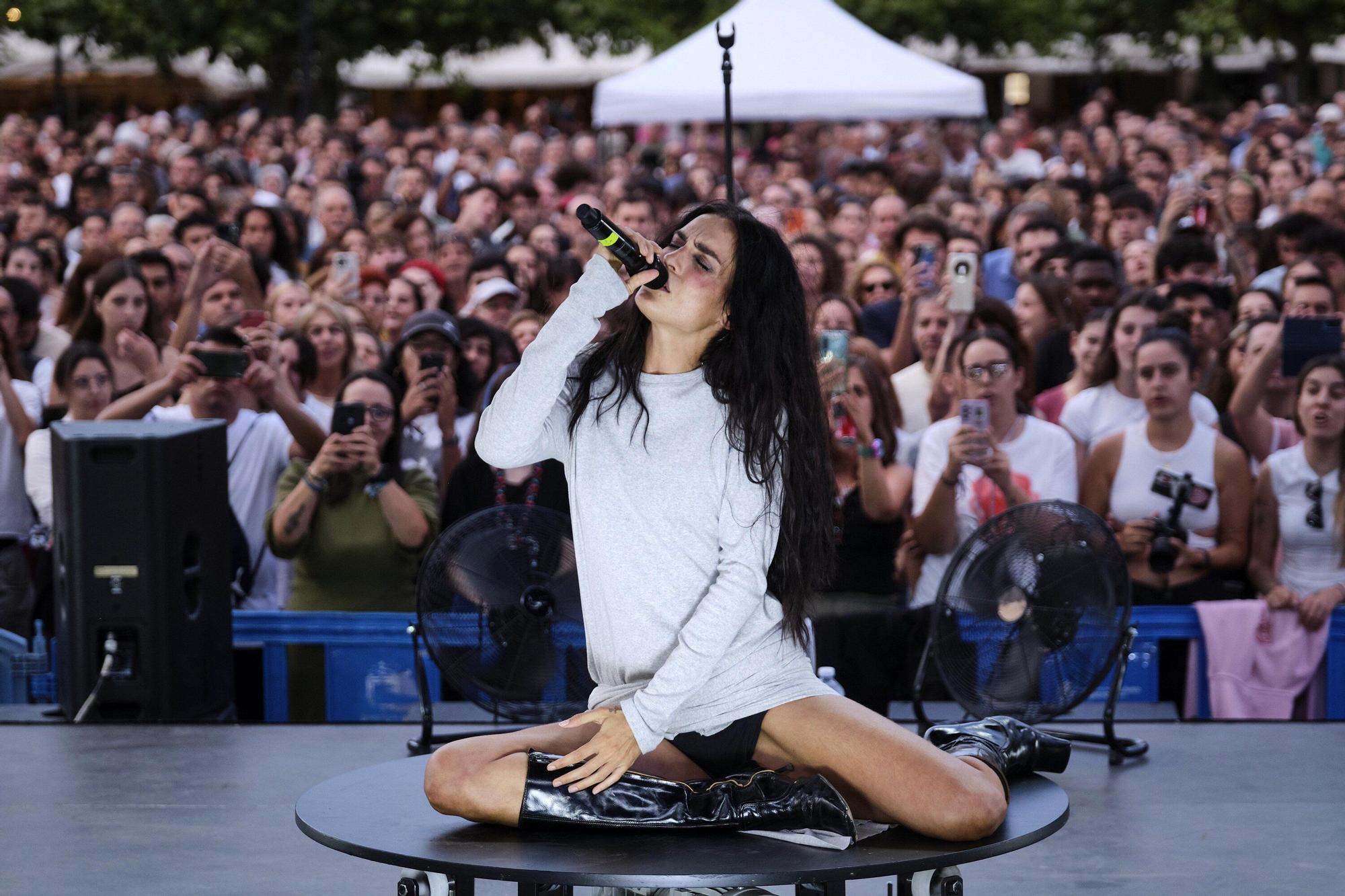 Fotos del concierto de Natalia Lakunza en la plaza del Castillo de Pamplona