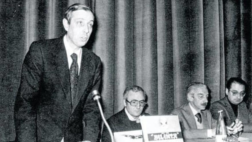 Garmendia (de pie), junto a Juan Mari Lekuona, Miguel Pelay Orozco y Antxon Zabala.