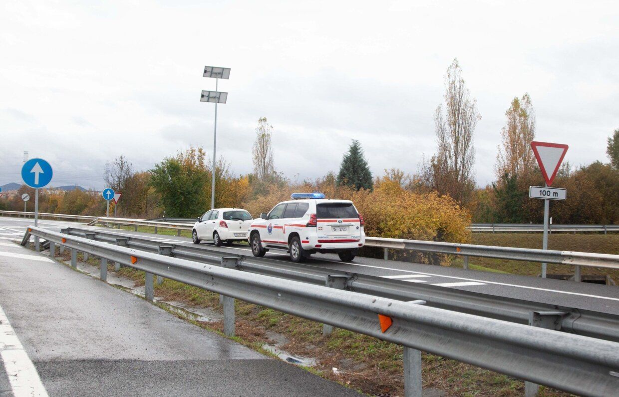 En imágenes: muere una joven atropellada a la entrada de Vitoria por Portal de Foronda