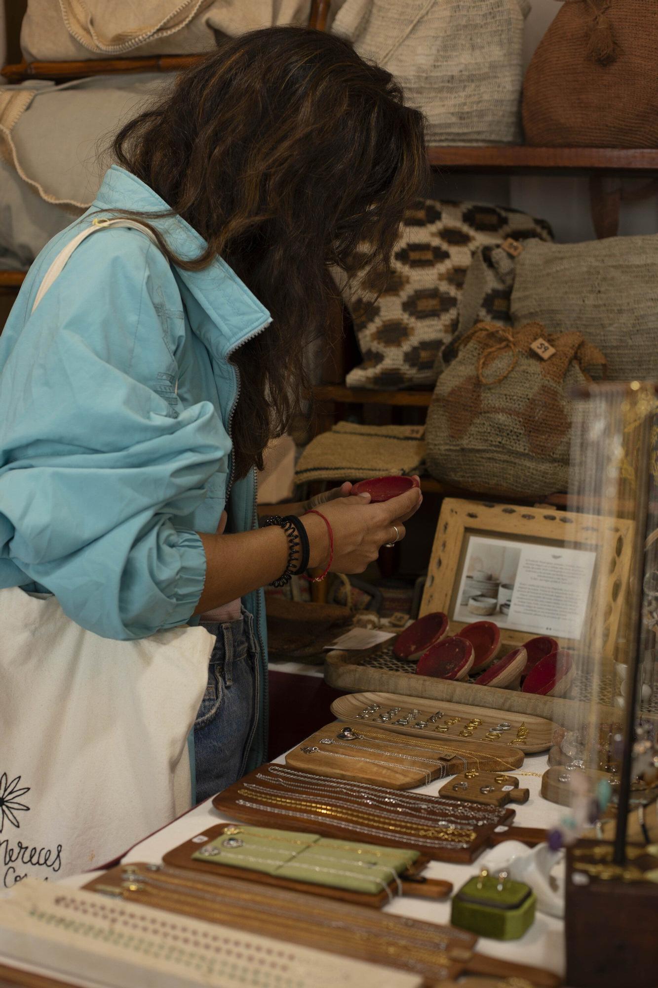 En imágenes: La plaza Santa Bárbara acoge la feria de La Blanca