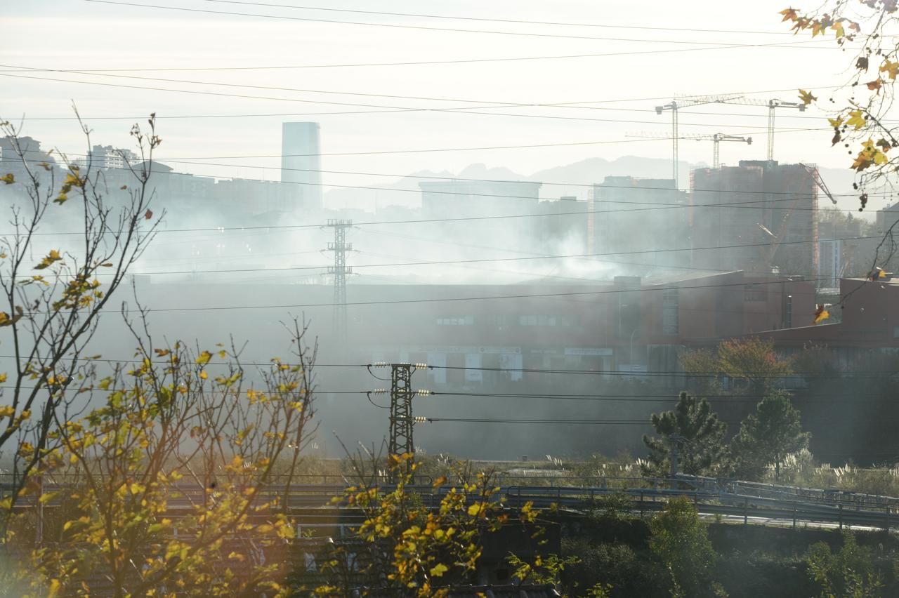 Incendio en la zona del antiguo matadero de Zorrotza
