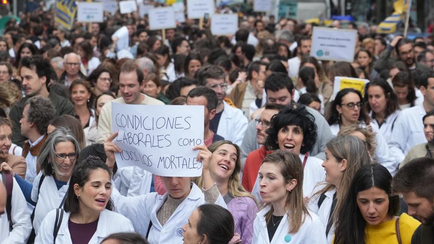 Los médicos de Osakidetza intensifican su lucha y dejarán de hacer horas extra a las tardes