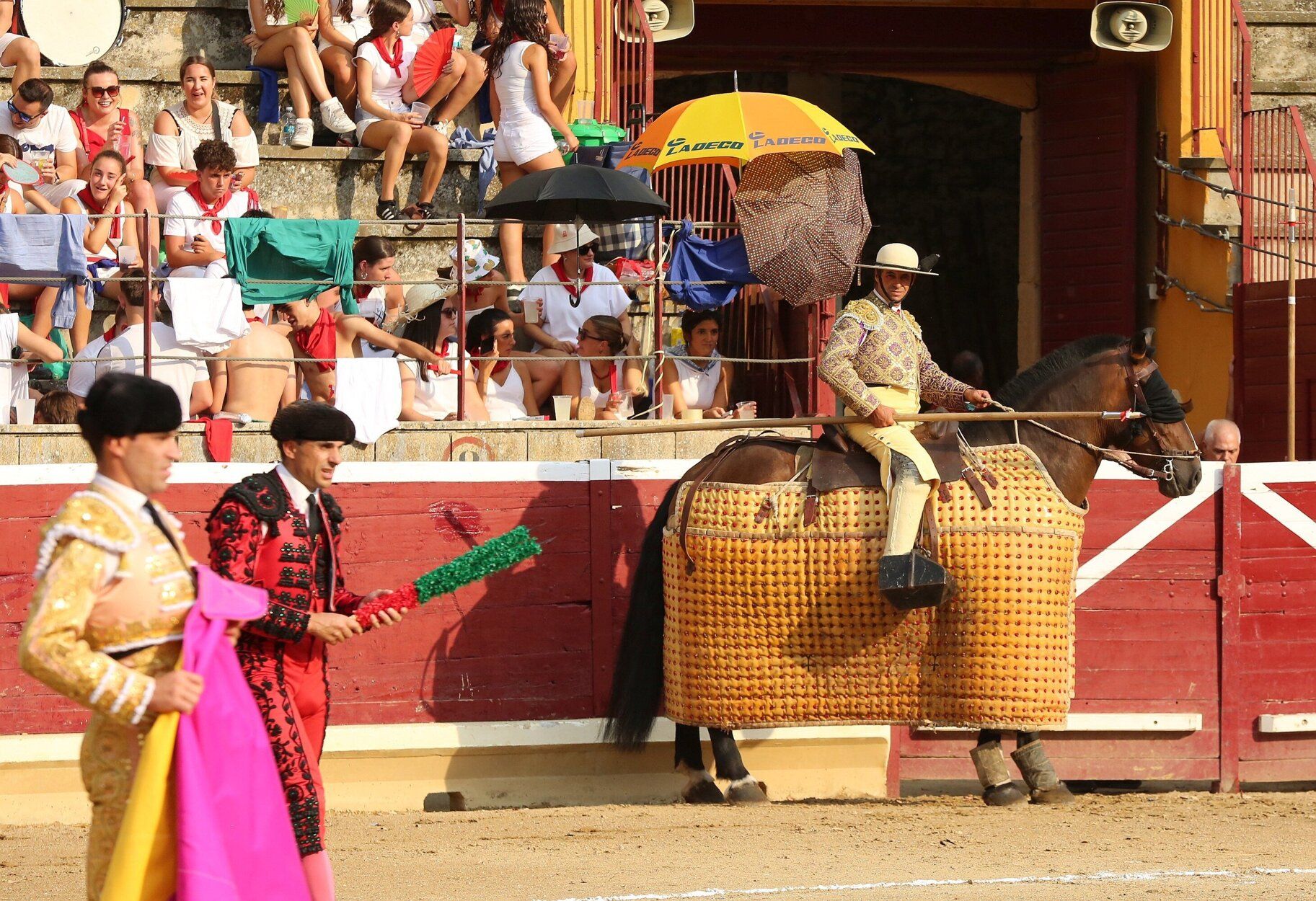Fotos de la tercera corrida de toros de fiestas de Tafalla