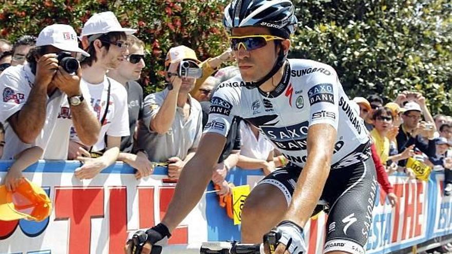 Contador se viste de rosa en el Etna