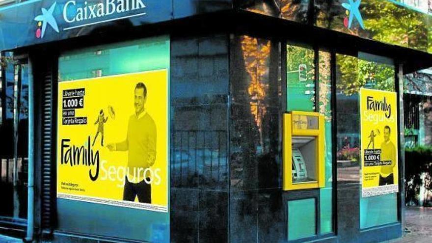 El juez imputa a Caixabank por blanqueo de capitales de la mafia china