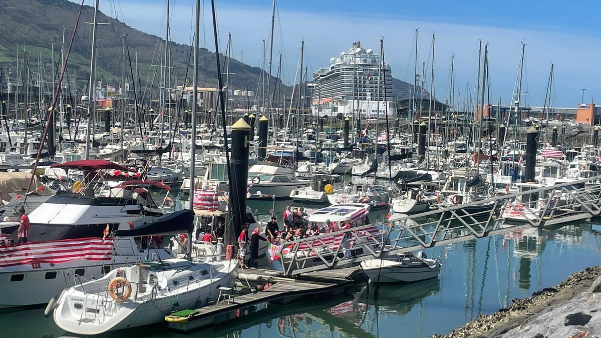 El puerto de Getxo se prepara para la salida de la gabarra