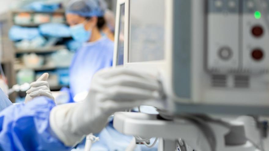 Forbes publica su novena 'Lista de los 100 mejores médicos' del Estado