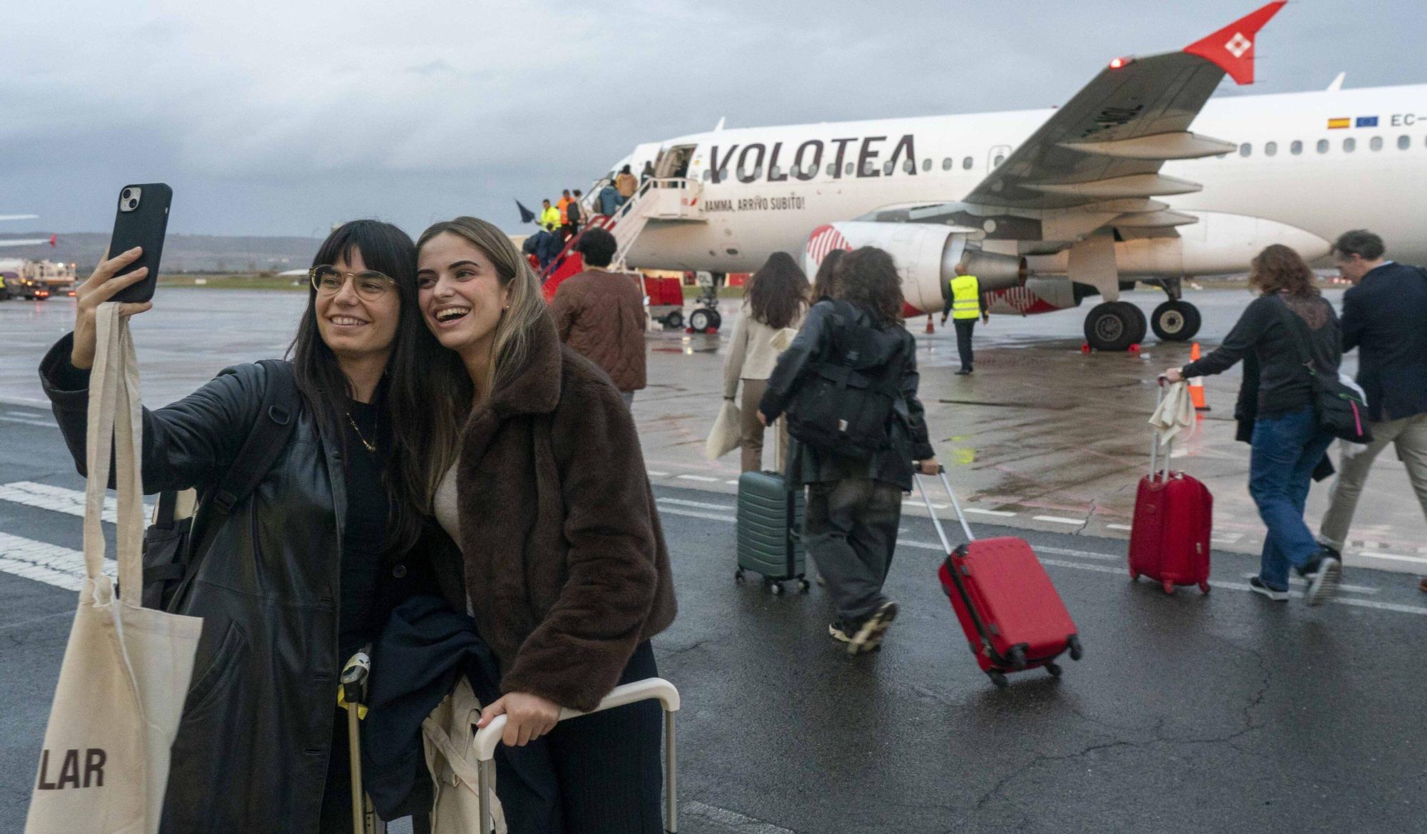 En imágenes: Foronda estrena los vuelos regulares a Barcelona y Madrid