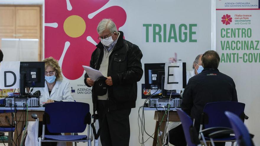 Italia elimina la mascarilla en exteriores y abre discotecas